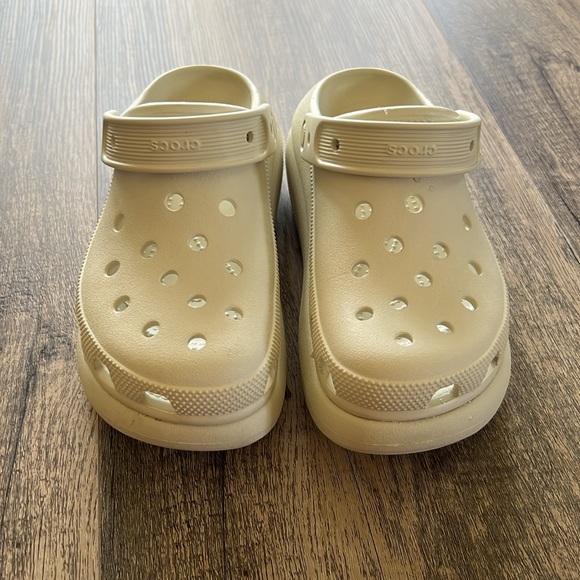 #129. Crocs crush clog in color BONE - Picture 2 of 5